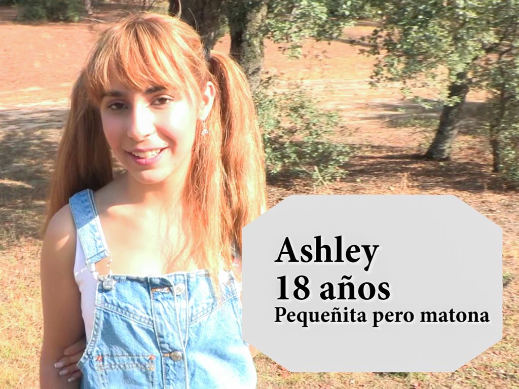 Ashley 18 añitos, pequeña pero matona, acepta una CITA A CIEGAS. Quiere maduros con experiencia ;)