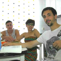 Universitarios gallegos se montan un trio en su piso de estudiantes