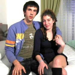 19 years old, in college and swingers: Laura and Adrian, the new generations make their porn debut