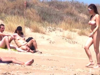 I screw a voyeur on a nudist beach, full of voyeurs: would you like to know what beach do we go to?