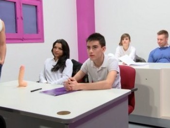Two new students of 18 and 20 sign in for our school: English extra classes.